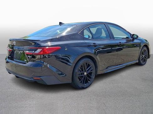 Used 2025 Toyota Camry SE FWD image 4