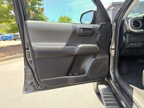 Used 2022 Toyota Tacoma SR5 w/ Technology Package RWD image 22