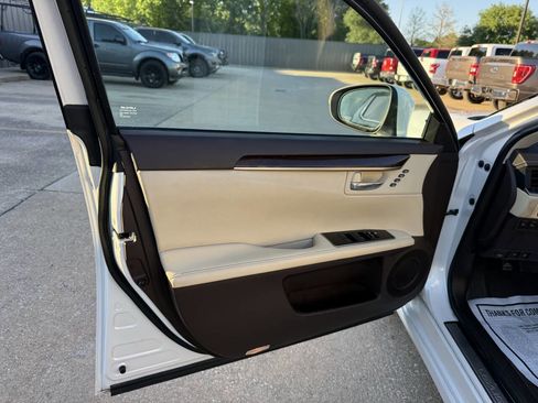 Used 2018 Lexus ES 350 w/ Premier Package FWD image 8
