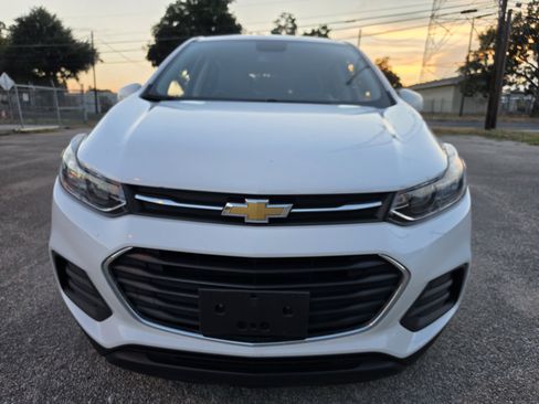 Used 2022 Chevrolet Trax LS w/ Tint and Cruise Package FWD image 2