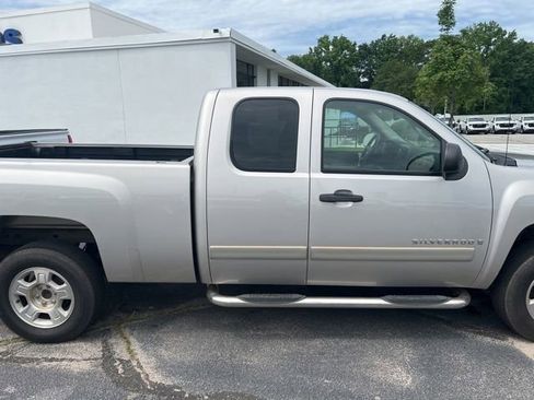Used 2007 Chevrolet Silverado 1500 LT w/ 1LT Convenience Package RWD image 3
