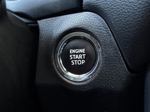 Used 2025 Toyota RAV4 XLE AWD/4WD image 32