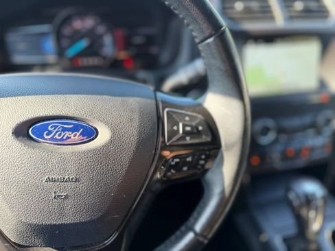 Used 2018 Ford Explorer XLT w/ Equipment Group 202A AWD/4WD image 26
