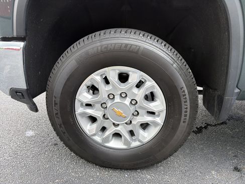 Used 2025 Chevrolet Silverado 2500 LTZ w/ LTZ Convenience Package AWD/4WD image 11