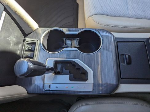 Used 2013 Toyota Camry XLE w/ Leather Pkg image 23