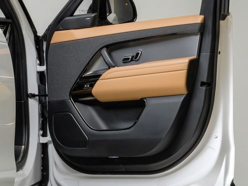 Used 2024 Land Rover Range Rover Sport SE image 46