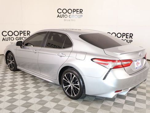 Used 2018 Toyota Camry SE FWD image 21