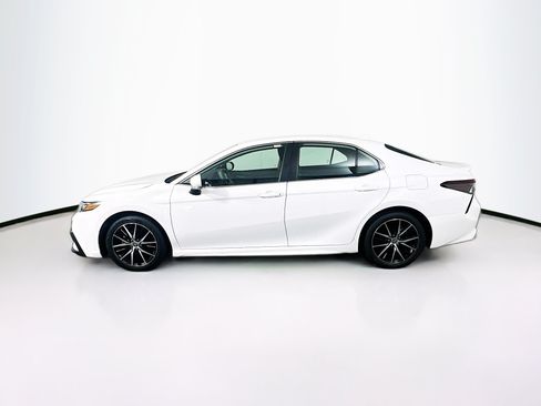 Used 2024 Toyota Camry SE FWD image 4