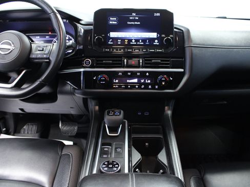 Used 2022 Nissan Pathfinder SL AWD/4WD image 18