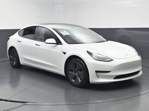 Used 2023 Tesla Model 3 Standard Range RWD image 2