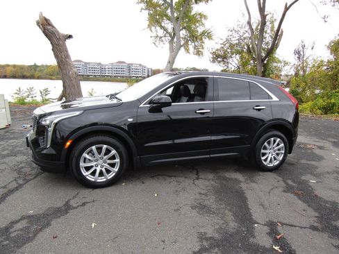 Used 2022 Cadillac XT4 Luxury image 3