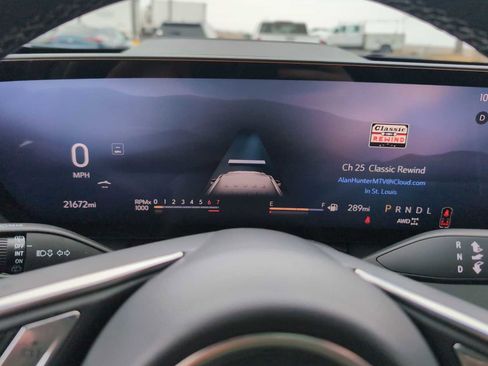 Used 2025 Buick Enclave Preferred image 11