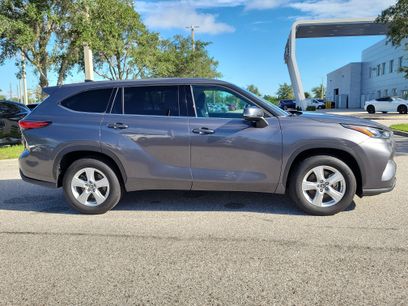 Used 2022 Toyota Highlander LE