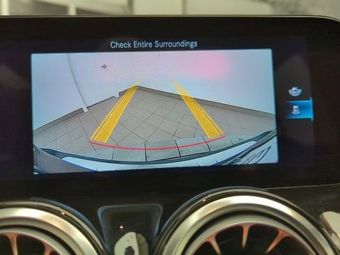 Used 2022 Mercedes-Benz GLB 250 4MATIC image 17