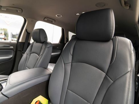 Used 2021 Buick Enclave Essence w/ Sport Touring Edition FWD image 6