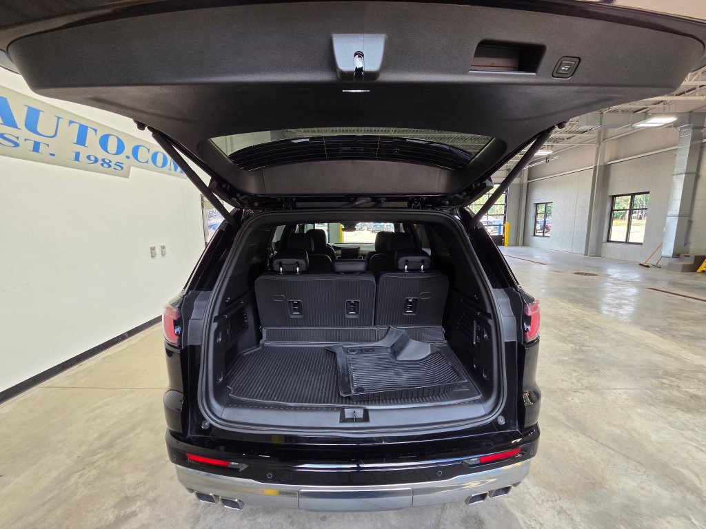 Used 2026 GMC Acadia Denali w/ LPO, Floor Liner Package AWD/4WD image 10