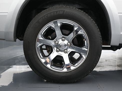 Used 2018 RAM 1500 Laramie RWD image 18