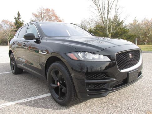 Used 2019 Jaguar F-PACE Premium image 17