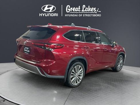 Used 2022 Toyota Highlander Platinum image 6