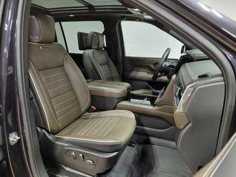 Used 2025 GMC Yukon XL Denali Ultimate w/ LPO, Floor Liner Package image 34