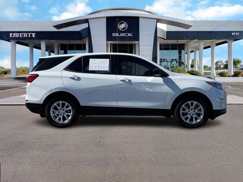 Used 2018 Chevrolet Equinox LS image 2