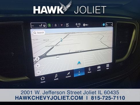 Used 2024 Chrysler Pacifica Limited FWD image 16