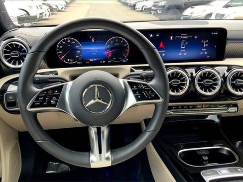 Used 2025 Mercedes-Benz CLA 250 4MATIC image 4