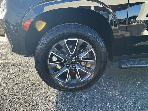 Used 2021 Chevrolet Tahoe Z71 w/ Z71 Signature Package image 9