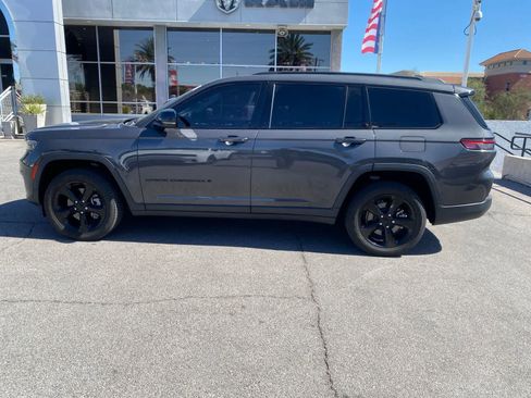 Used 2022 Jeep Grand Cherokee L Limited w/ Black Appearance Package AWD/4WD image 10