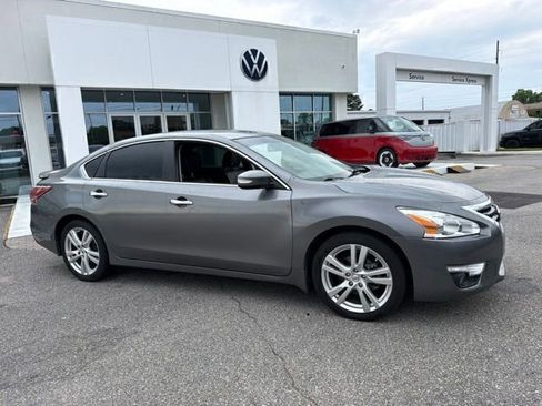 Used 2015 Nissan Altima 3.5 SL FWD image 2