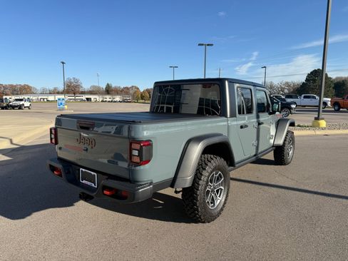 Used 2025 Jeep Gladiator Mojave w/ Convenience Group image 4