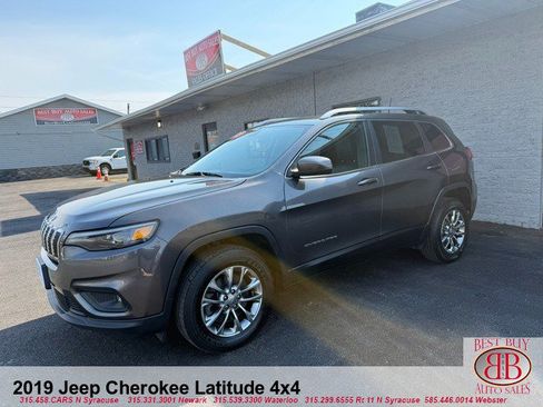 Used 2019 Jeep Cherokee Latitude Plus AWD/4WD image 14