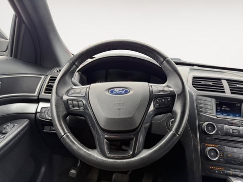 Used 2017 Ford Explorer XLT FWD image 15