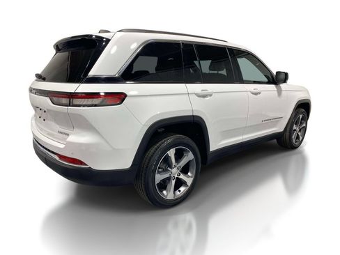 Used 2023 Jeep Grand Cherokee Limited AWD/4WD image 4