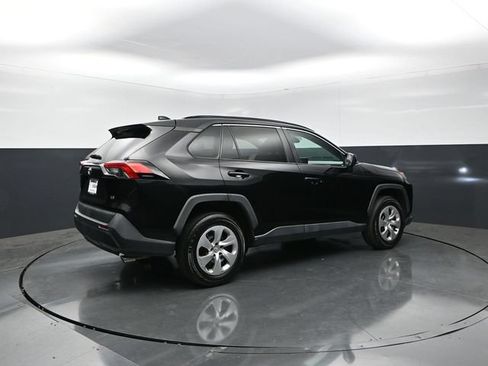 Used 2021 Toyota RAV4 LE FWD image 7