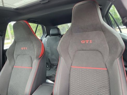 Used 2025 Volkswagen GTI SE FWD image 11