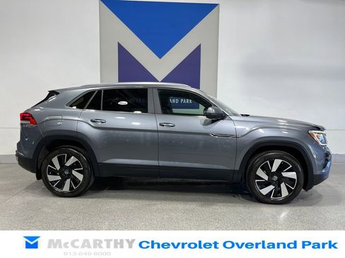 Used 2024 Volkswagen Atlas Cross Sport SE w/ Panoramic Sunroof Package AWD/4WD image 4