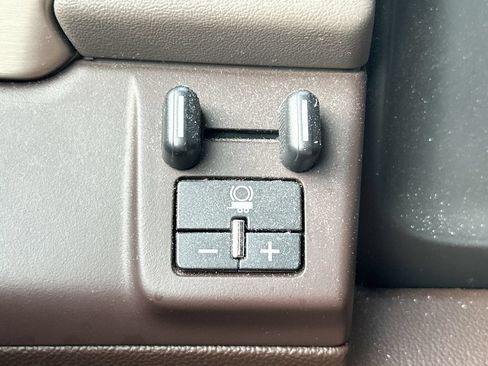 Used 2020 GMC Yukon XL Denali RWD image 35