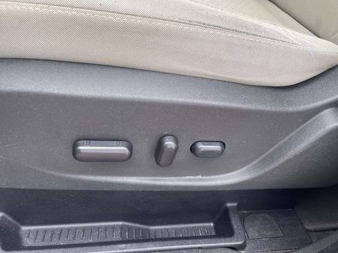 Used 2017 Ford Escape SE w/ Equipment Group 201A FWD image 15