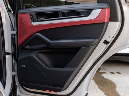 New 2026 Porsche Cayenne S image 40