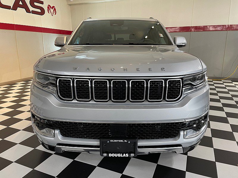 Used 2022 Jeep Wagoneer Series III w/ Rear Seat Video Group 1 AWD/4WD image 2