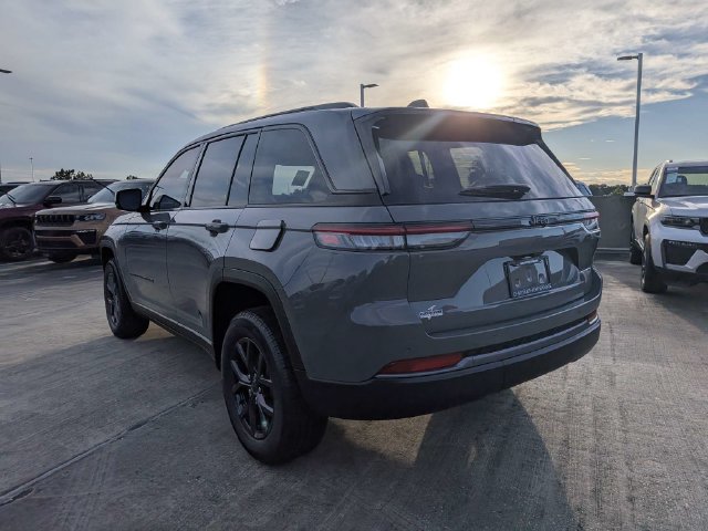 New 2027 Jeep Grand Cherokee Altitude RWD image 6