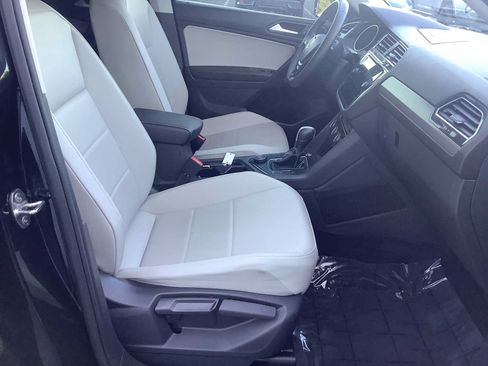 Used 2021 Volkswagen Tiguan SE AWD/4WD image 15