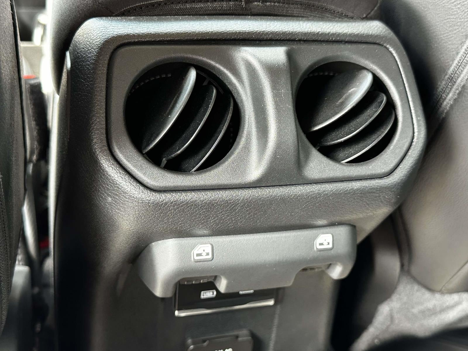 Used 2023 Jeep Wrangler Unlimited Sahara w/ LED Lighting Group AWD/4WD image 21