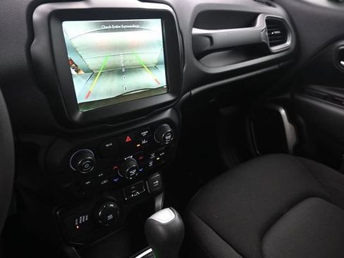 Used 2023 Jeep Renegade Latitude AWD/4WD image 12