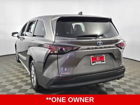 Used 2024 Toyota Sienna LE image 6