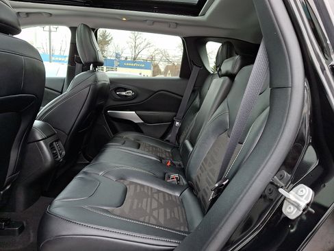 Used 2022 Jeep Cherokee Latitude w/ Sun & Sound Group image 10