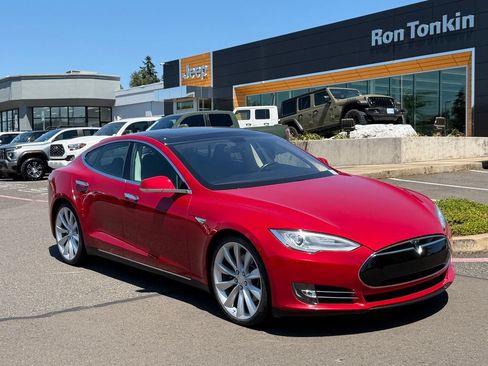 Used 2013 Tesla Model S Performance RWD image 2