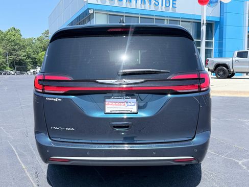 Used 2025 Chrysler Pacifica Select FWD image 8