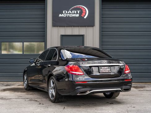 Used 2017 Mercedes-Benz E 300 4MATIC image 5